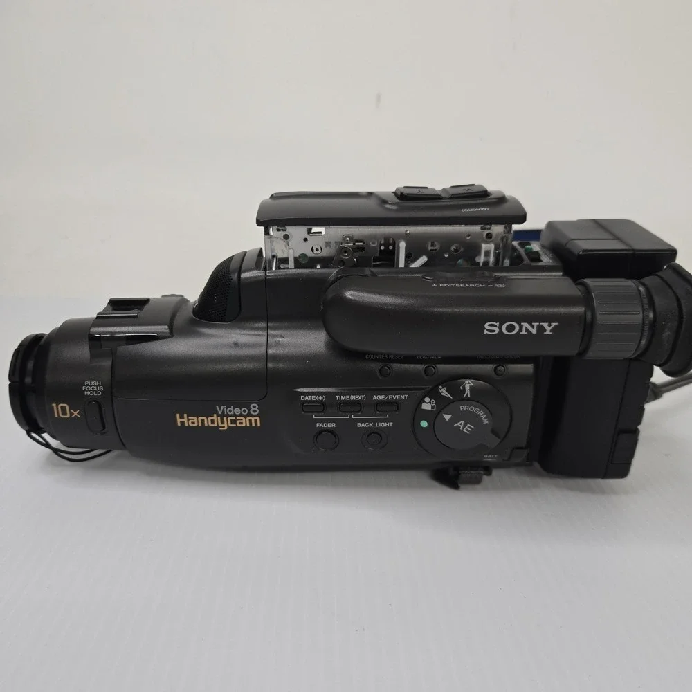 Sony Handycam CCD-FX420 Video8 Camcorder W/ Remote & AC Adapter